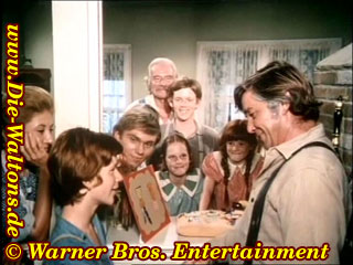 Ben hat eine Medaille als bester Buchstabierer der Klasse bekommen. Jetzt haben alle Waltonskinder eine Medaille