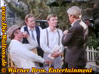 Regisseur Walters, A.J.Covington, John-Boy mit Drehbuch und der Hauptdarsteller.