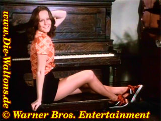 Erins Foto aif der Titelseite in der Sonntagsbeilage der Charlottesviller Zeitung. Sie ist der Liebling aller Soldaten auf Camp Lee.