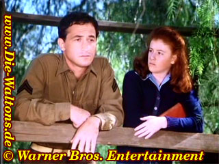 Ted Lapinsky und Elizabeth sprechen sich auf dem Baumhaus aus.